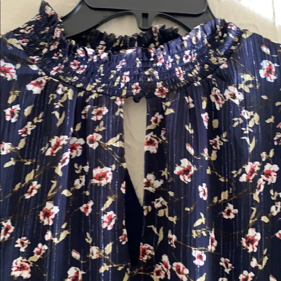 NWT Cece blouse. - Picture 3 of 6